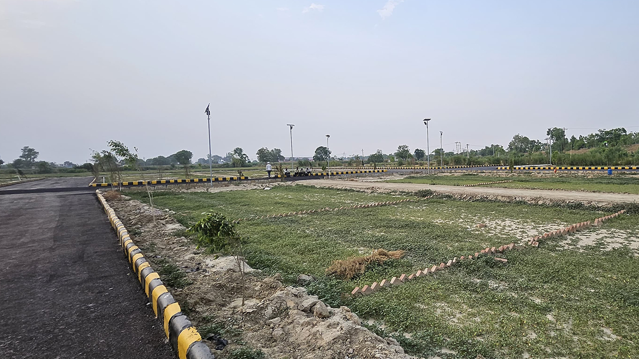 Plot Near Jewar Airport